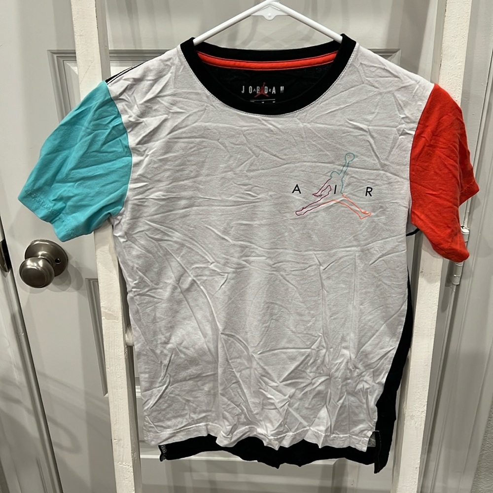 White/Multicolor Boys Youth Sz Medium (10-12 Yrs) Short Sleeved Air Jordan Tee